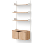 New Works - Wandregal 1900 mit Schränken niedrig - Eiche / Weiß