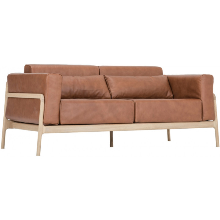 Gazzda - Fawn Sofa - 2 Sitzer / Dakar Leder Whisky / Eiche Weiß geölt Gazzda - Fawn Sofa - 2 Sitzer / Dakar Leder Whisky / Eiche Weiß geölt