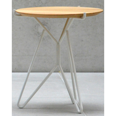 Jan Kurtz - Triad Beistelltisch - Ø40cm -  H48cm | Nussbaum | Weiß Jan Kurtz - Triad Beistelltisch - Ø40cm -  H48cm | Nussbaum | Weiß