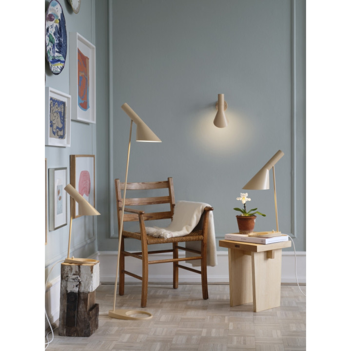 Louis Poulsen - AJ Wandleuchte mit Schalter / mit Kabel Louis Poulsen - AJ Wandleuchte mit Schalter / mit Kabel