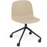 Muuto - Visu Wide Drehstuhl mit Rollen - Eiche/Schwarz