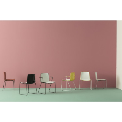 Pedrali - Tweet 898 Kufenstuhl mit Armlehnen Pedrali - Tweet 898 Kufenstuhl mit Armlehnen