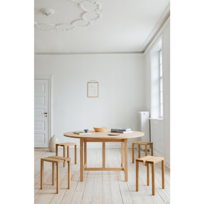 Moebe - Peg Hocker Moebe - Peg Hocker